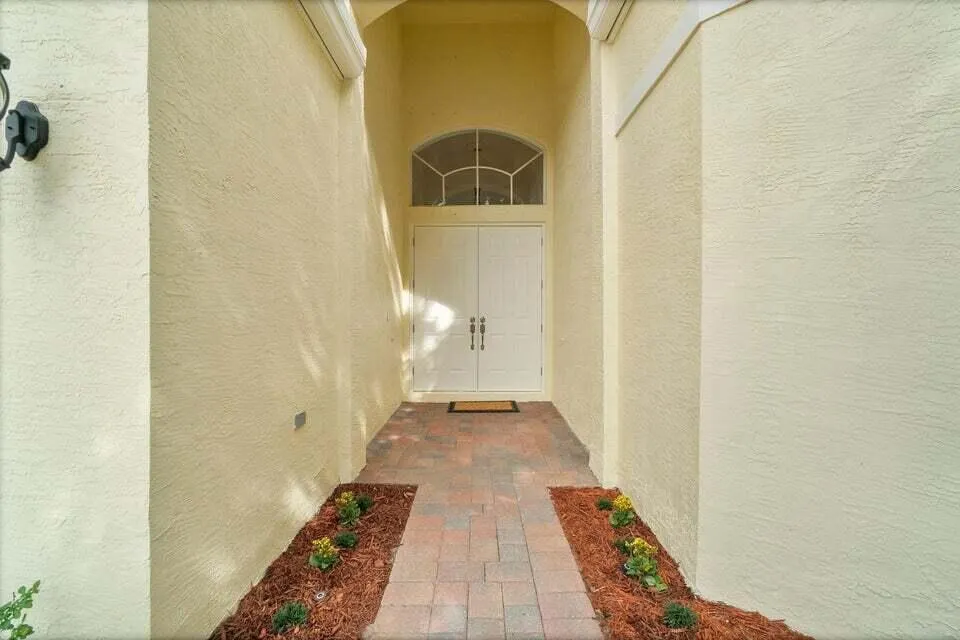 8122 Driggs Hill