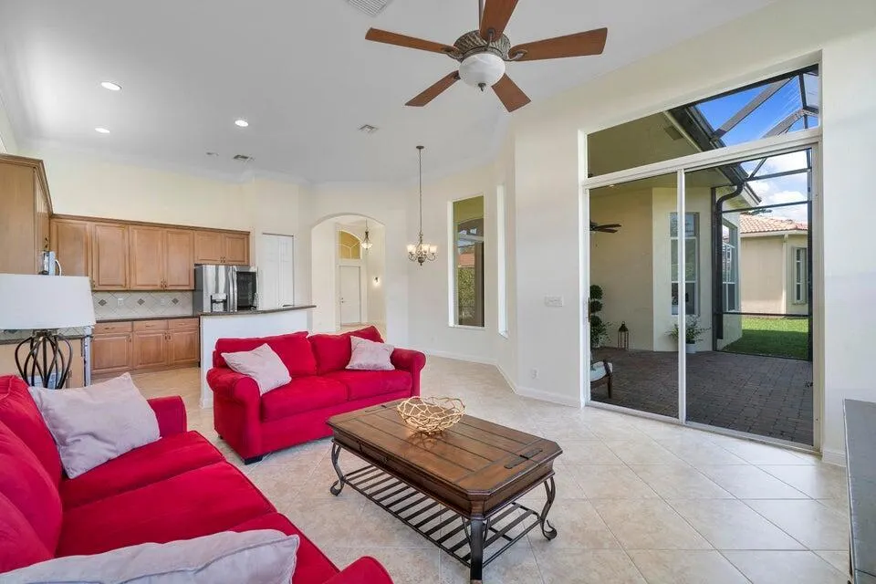 8122 Driggs Hill