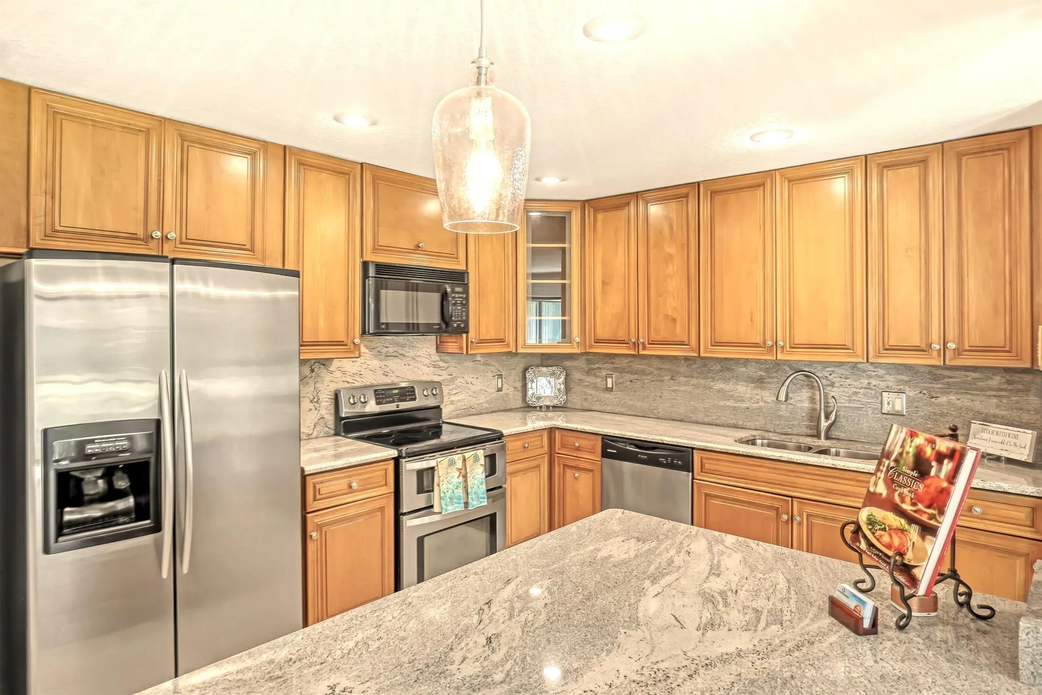 20 Lexington Lane W, #B