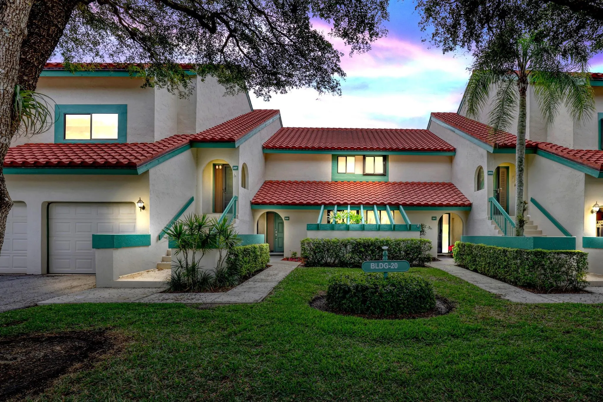 20 Lexington Lane W, #B