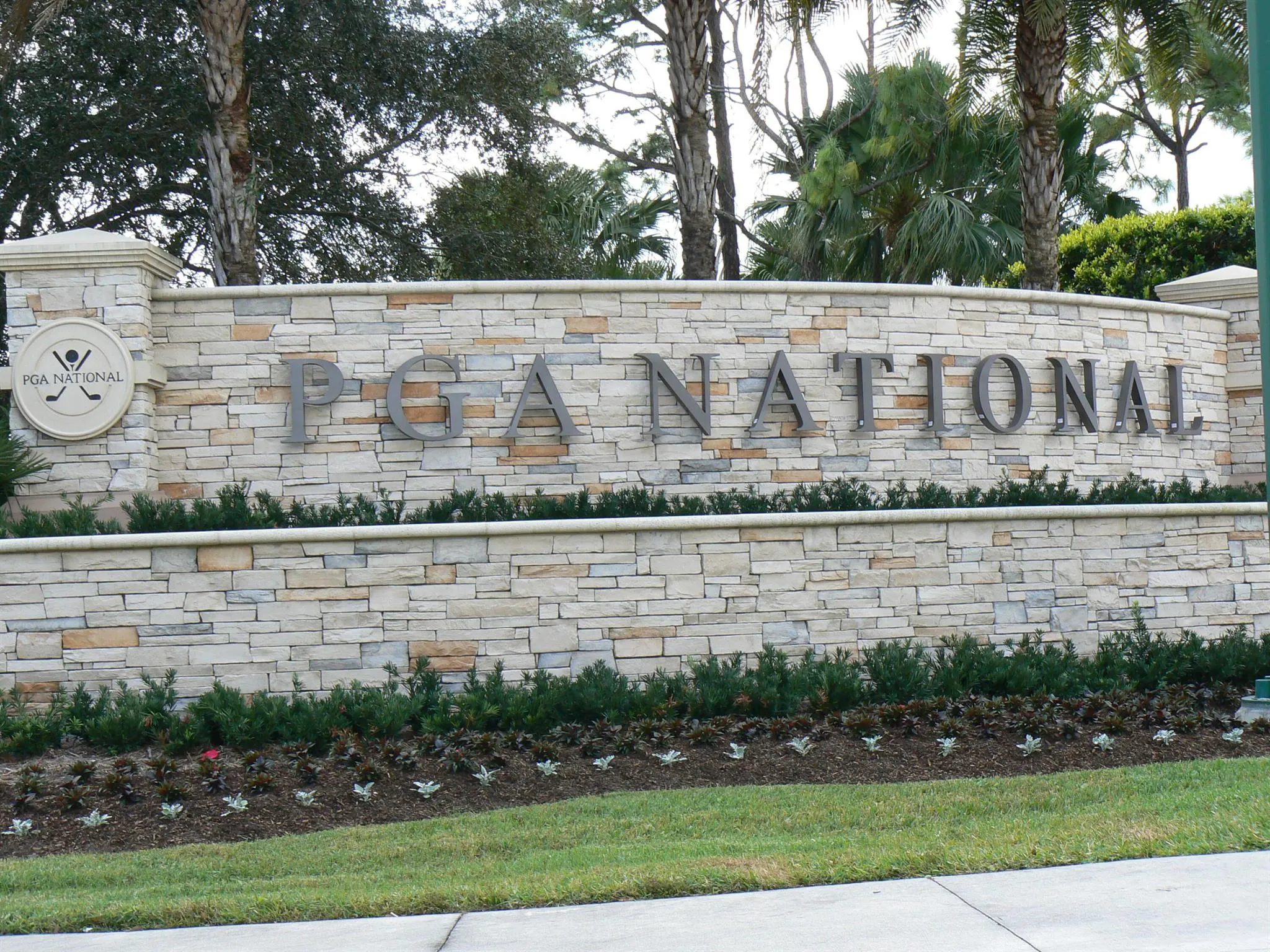 20 Lexington Lane W, #B
