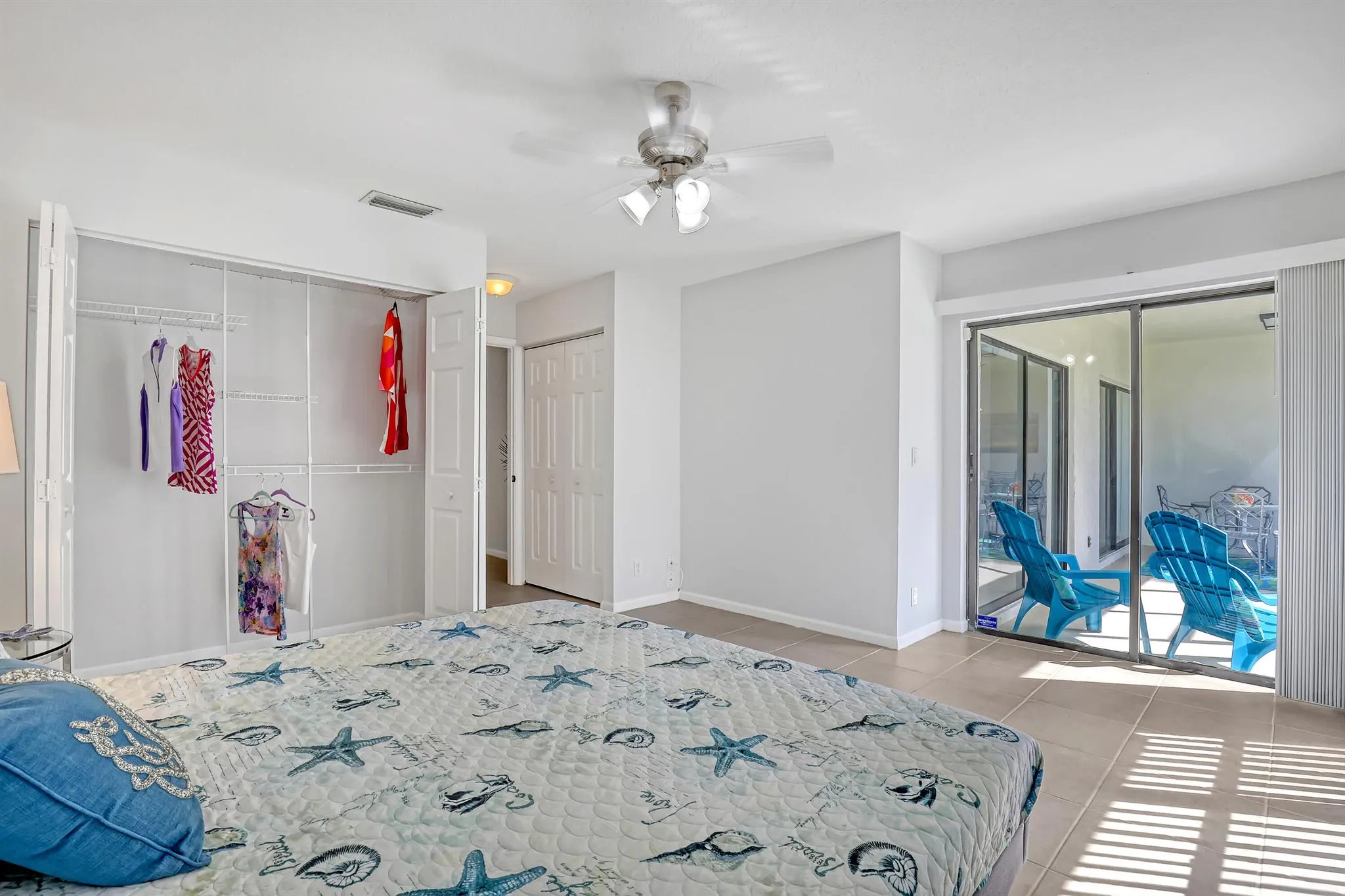 20 Lexington Lane W, #B