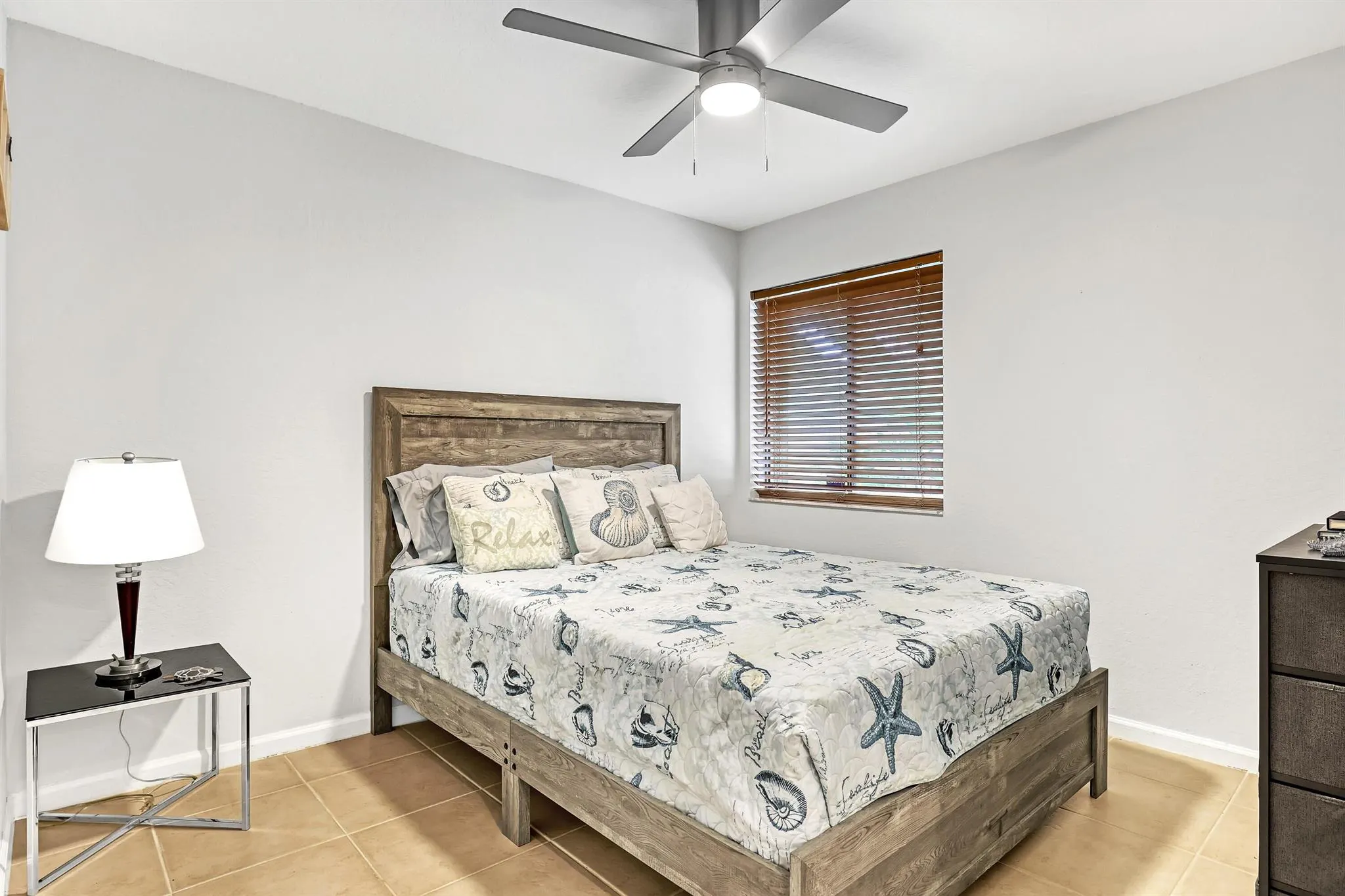 20 Lexington Lane W, #B