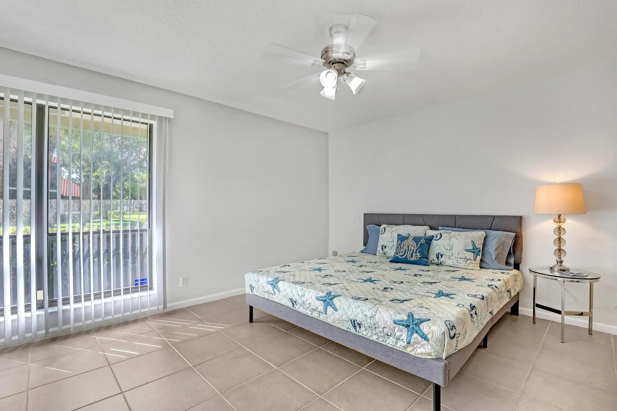 20 Lexington Lane W, #B