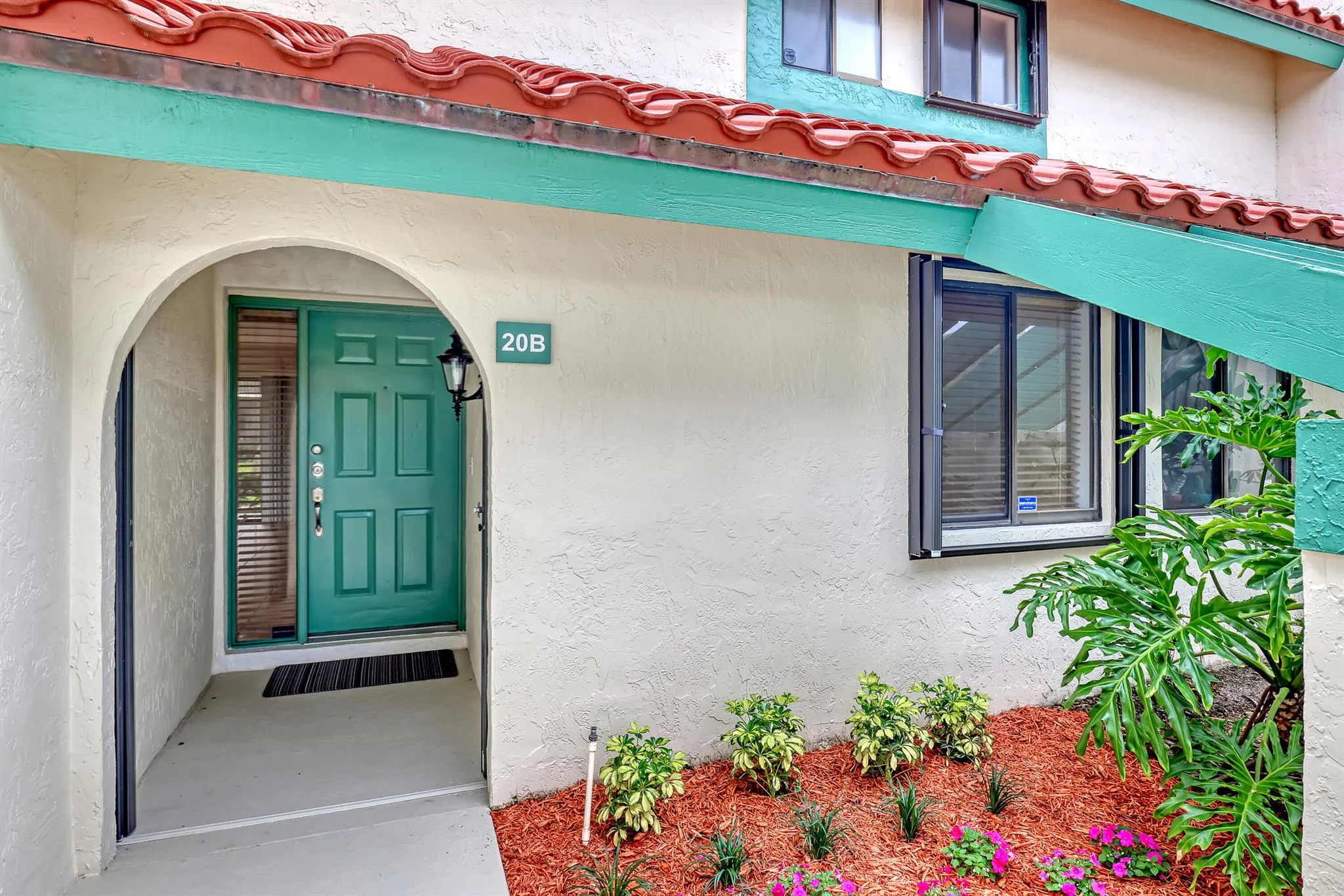 20 Lexington Lane W, #B