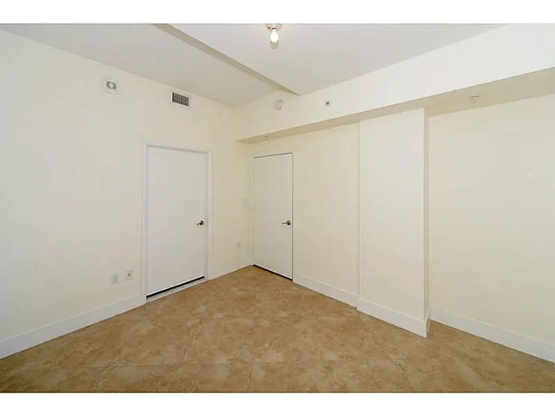 253 NE 2nd Street, #2710