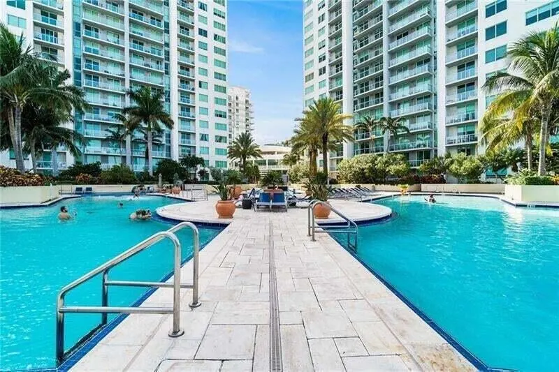 253 NE 2nd Street, #2710