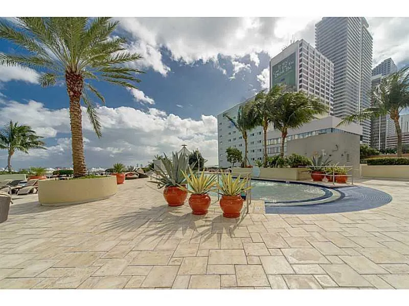 253 NE 2nd Street, #2710