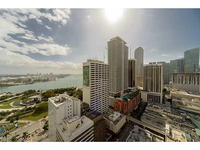 253 NE 2nd Street, #2710