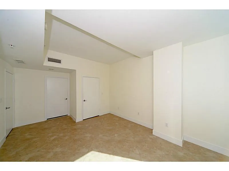253 NE 2nd Street, #2710