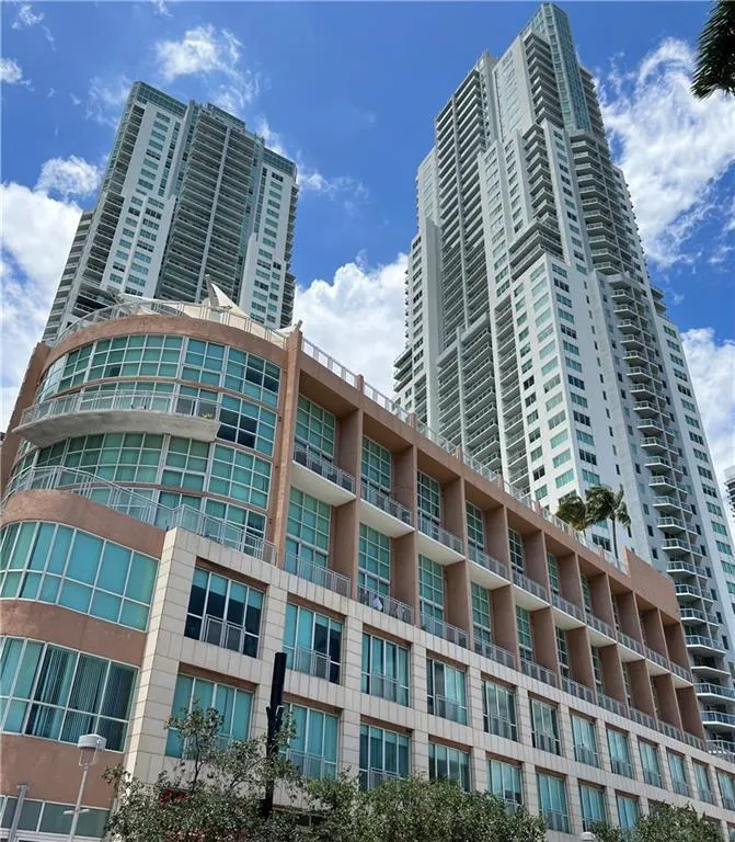 253 NE 2nd Street, #2710