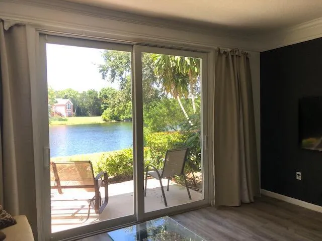 2044 Alta Meadows Lane, #1812