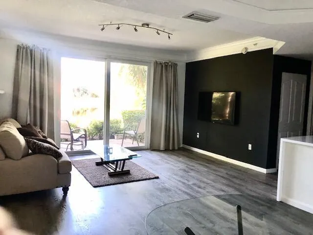 2044 Alta Meadows Lane, #1812