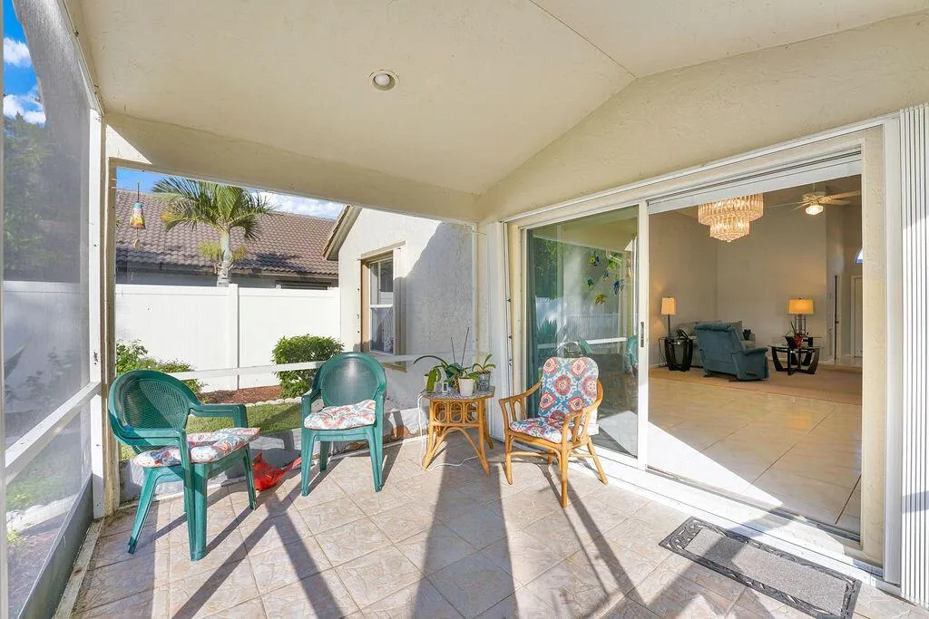 1883 Oak Berry Circle