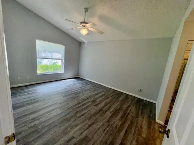 1883 Oak Berry Circle