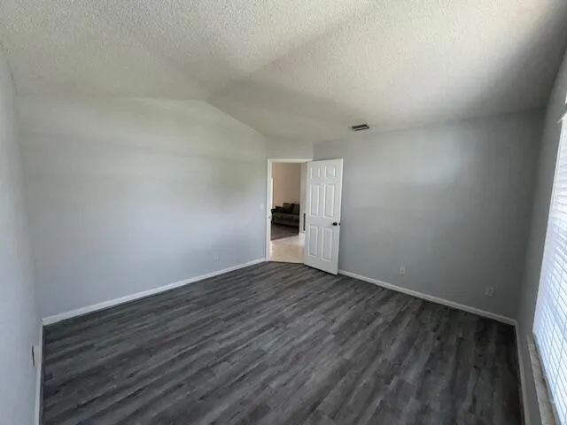 1883 Oak Berry Circle