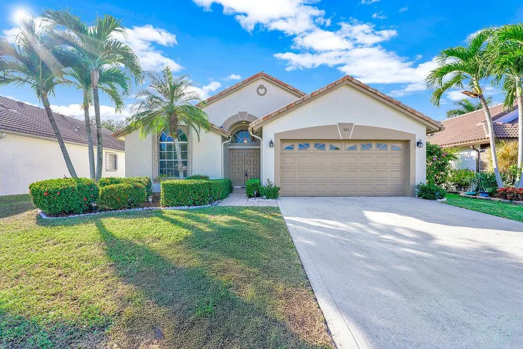1883 Oak Berry Circle