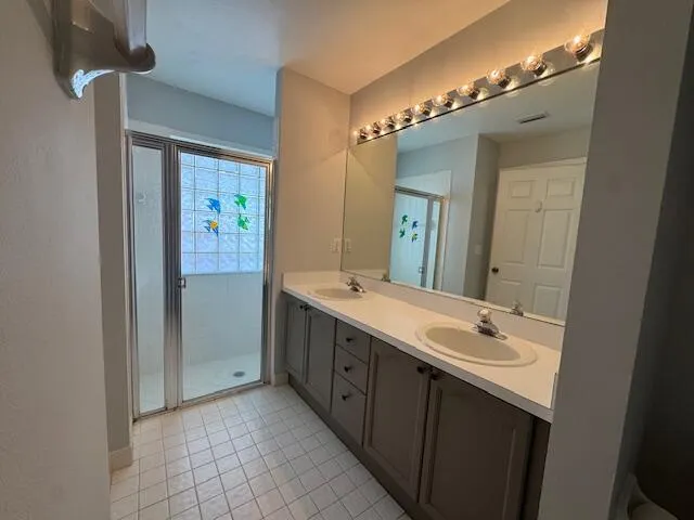 1883 Oak Berry Circle