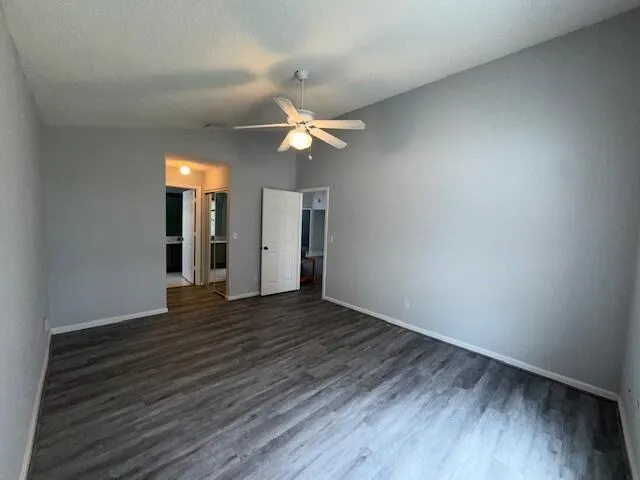 1883 Oak Berry Circle