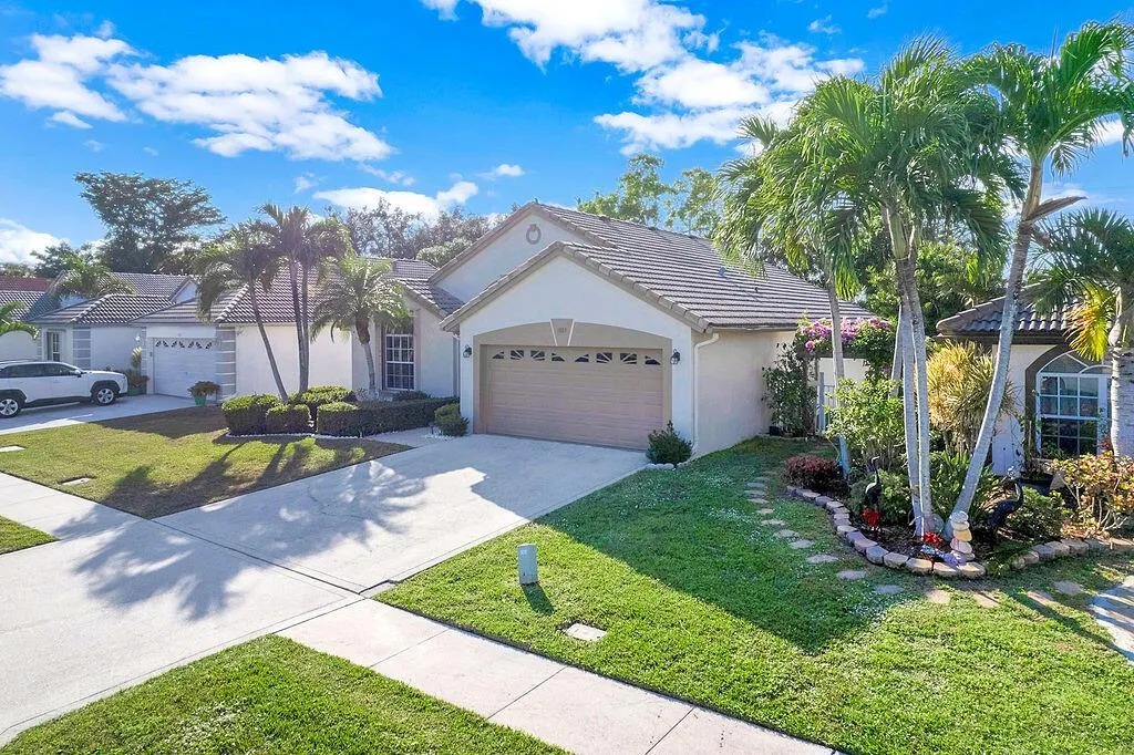 1883 Oak Berry Circle