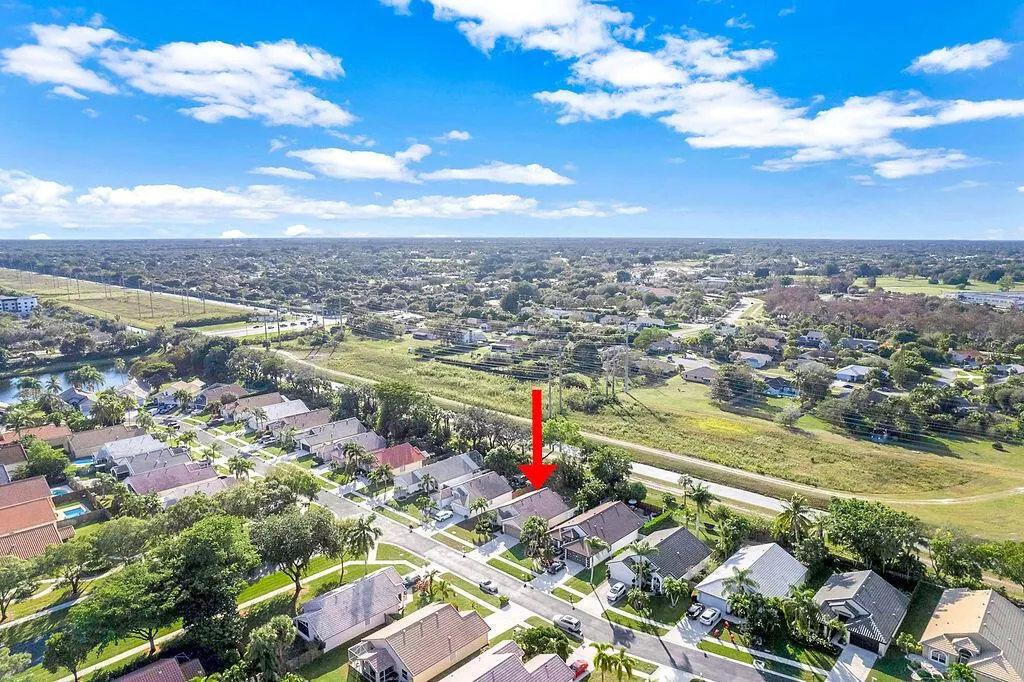 1883 Oak Berry Circle