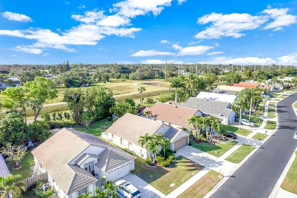 1883 Oak Berry Circle