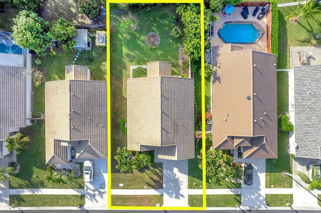 1883 Oak Berry Circle