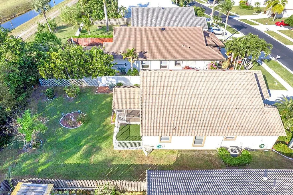 1883 Oak Berry Circle