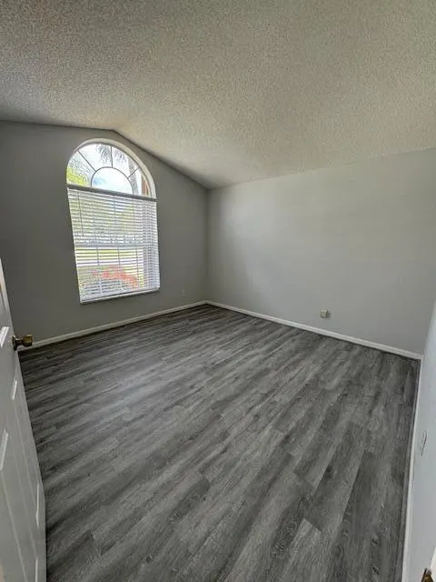 1883 Oak Berry Circle