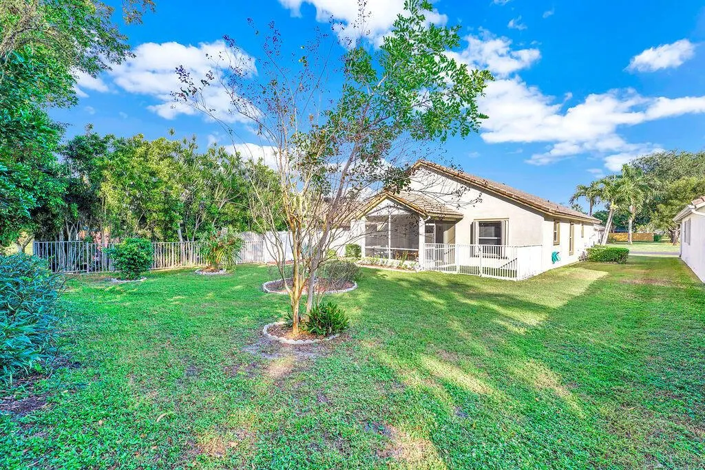 1883 Oak Berry Circle