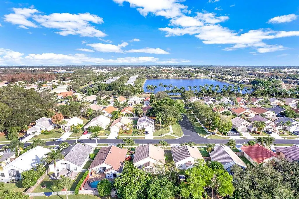 1883 Oak Berry Circle
