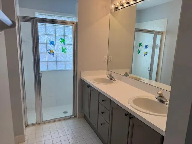 1883 Oak Berry Circle