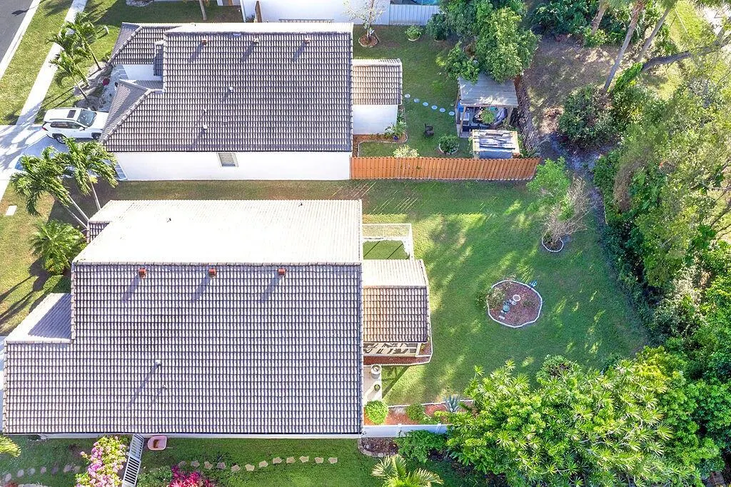 1883 Oak Berry Circle