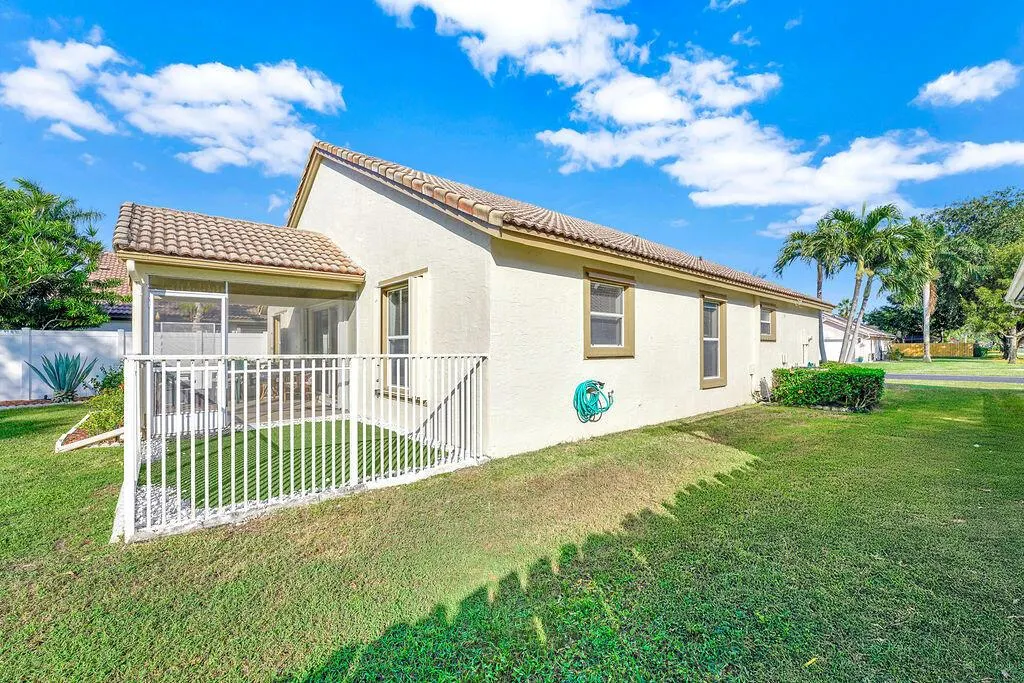 1883 Oak Berry Circle