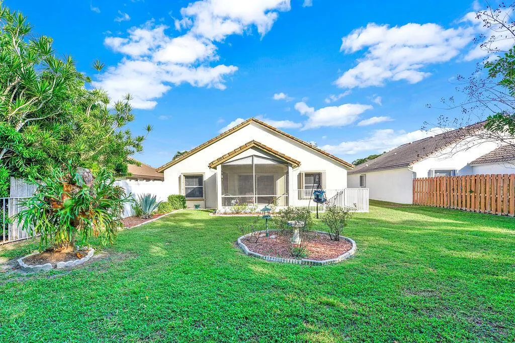 1883 Oak Berry Circle