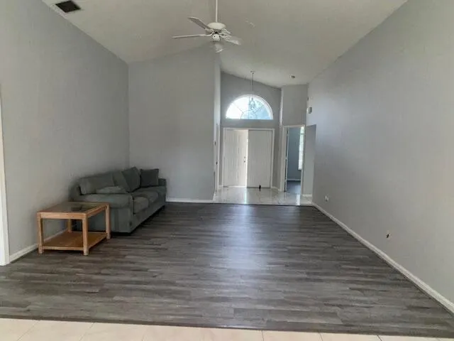 1883 Oak Berry Circle