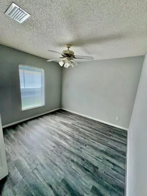 1883 Oak Berry Circle