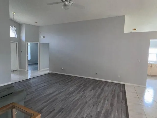 1883 Oak Berry Circle