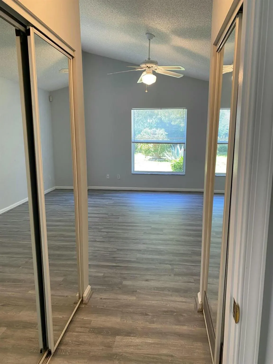 1883 Oak Berry Circle