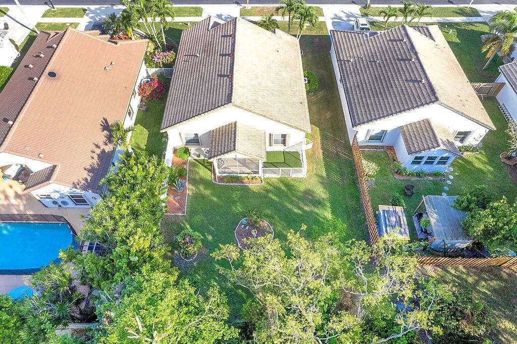 1883 Oak Berry Circle