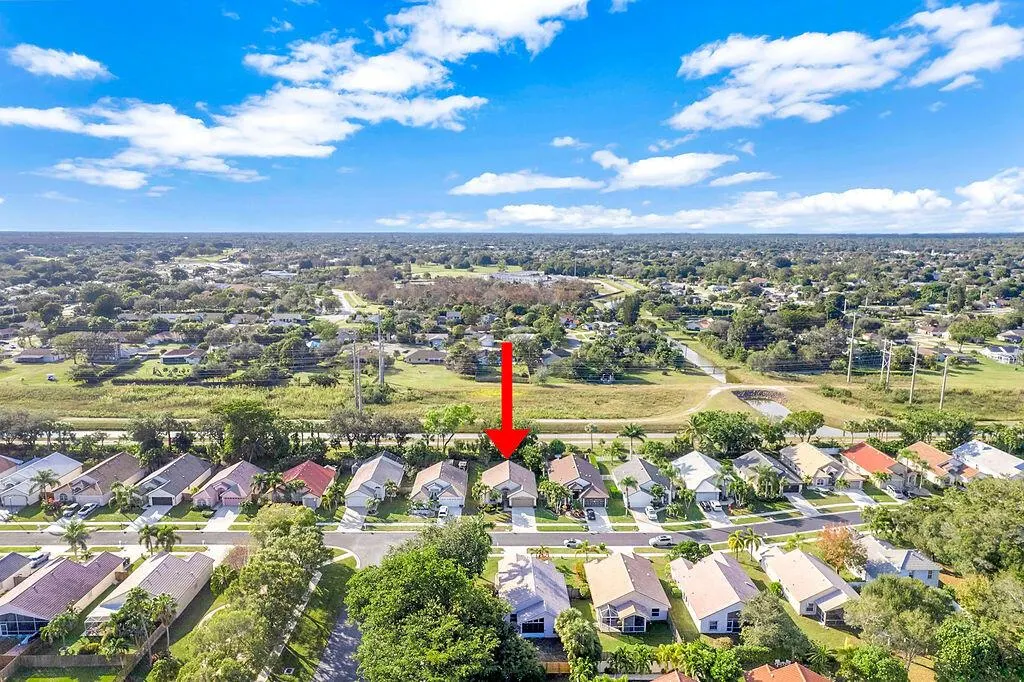 1883 Oak Berry Circle