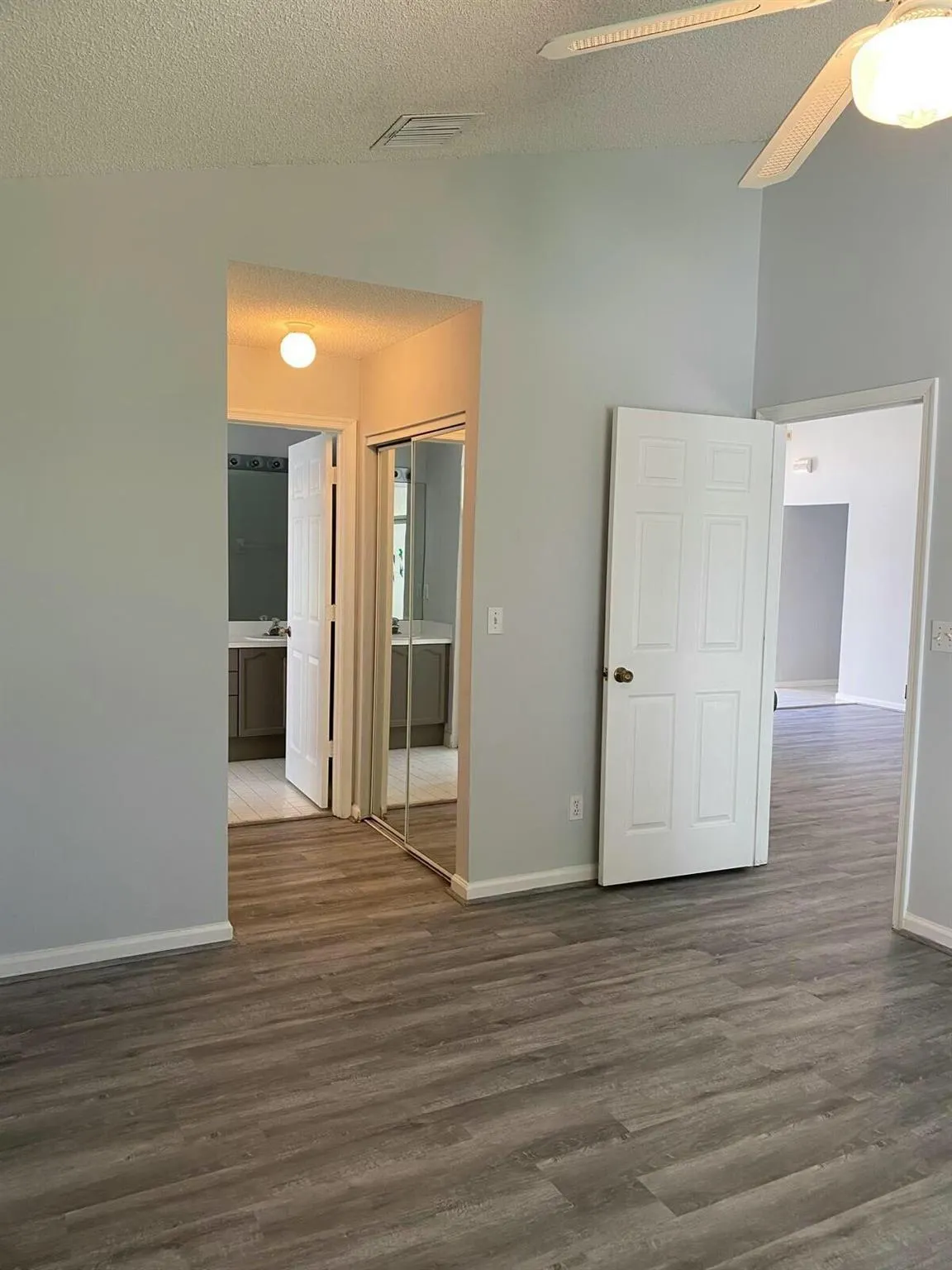 1883 Oak Berry Circle