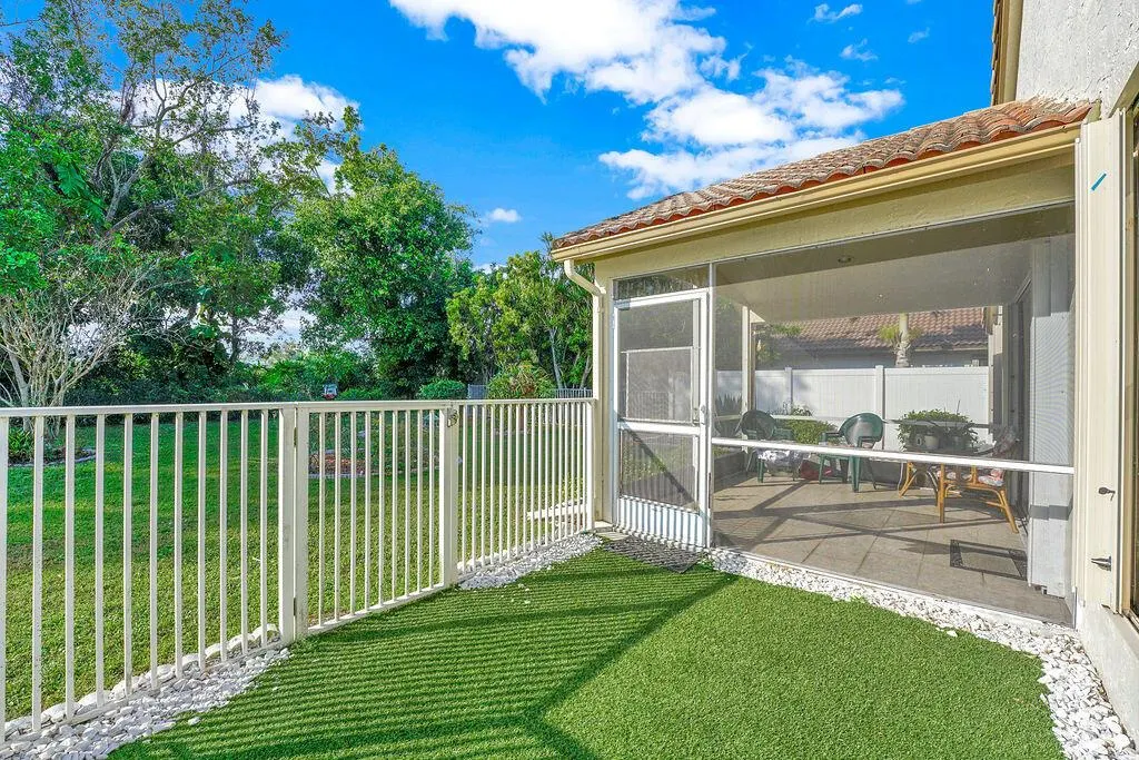 1883 Oak Berry Circle