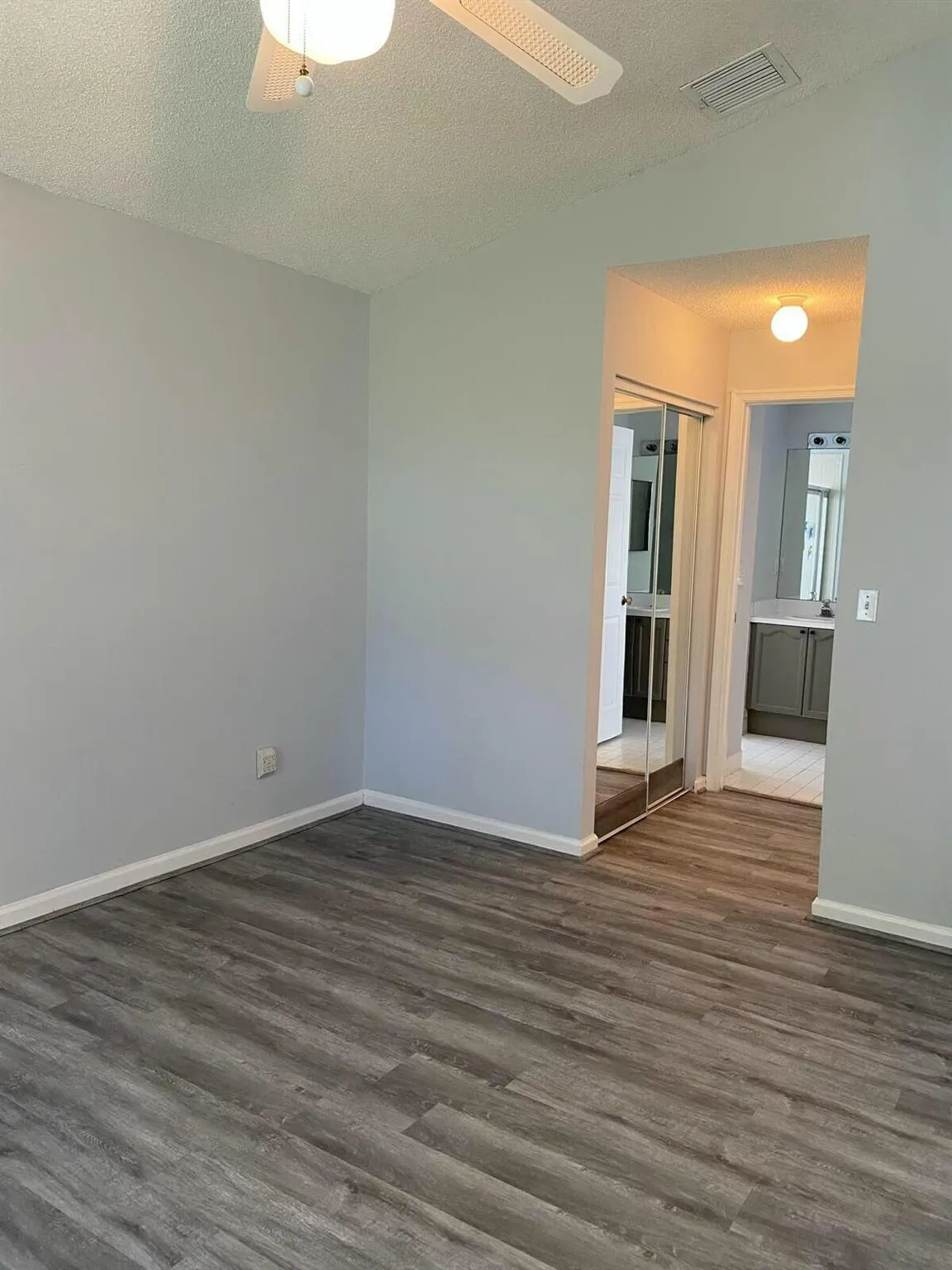 1883 Oak Berry Circle