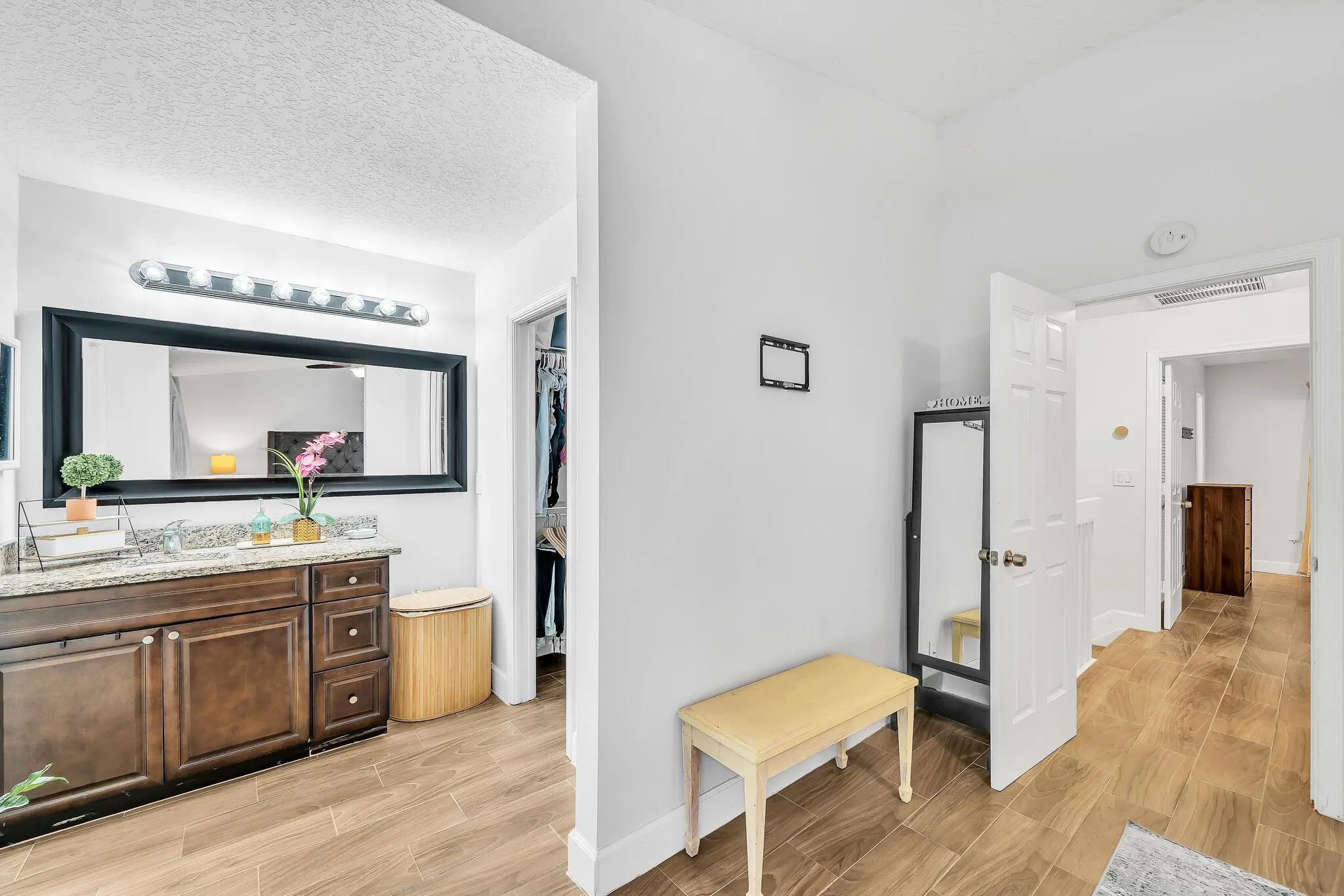 1627 Woodbridge Lakes Circle