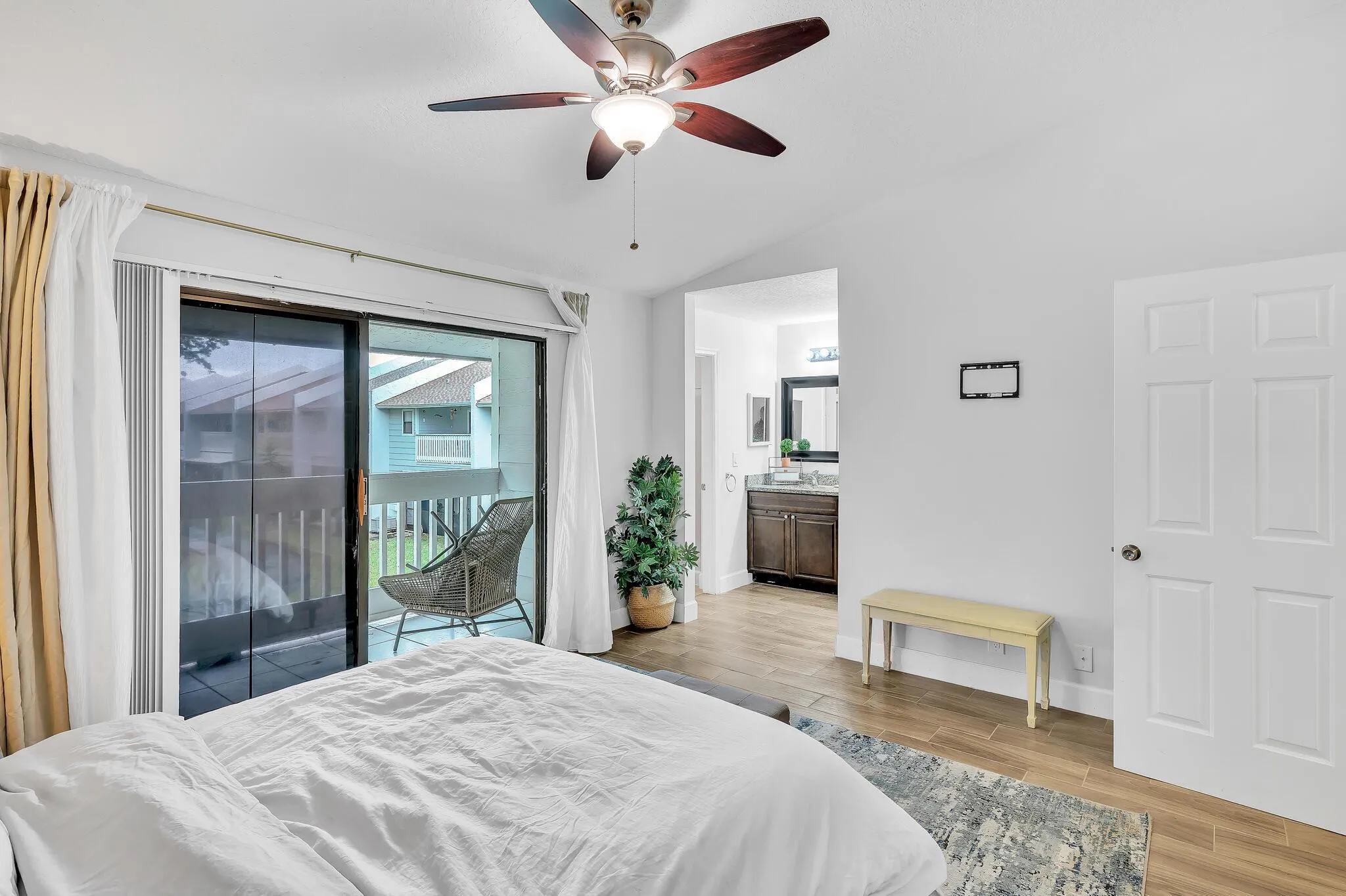 1627 Woodbridge Lakes Circle