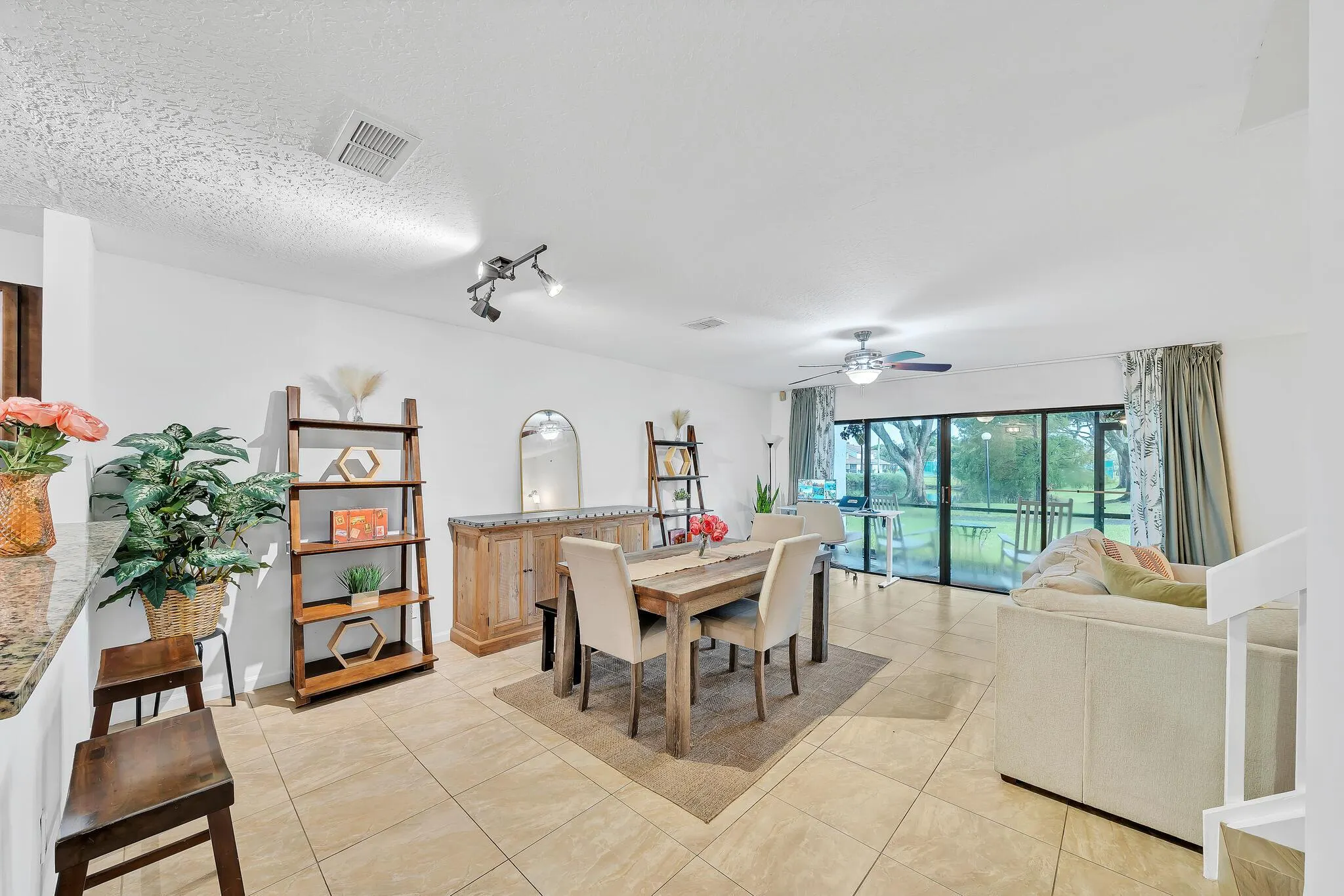 1627 Woodbridge Lakes Circle