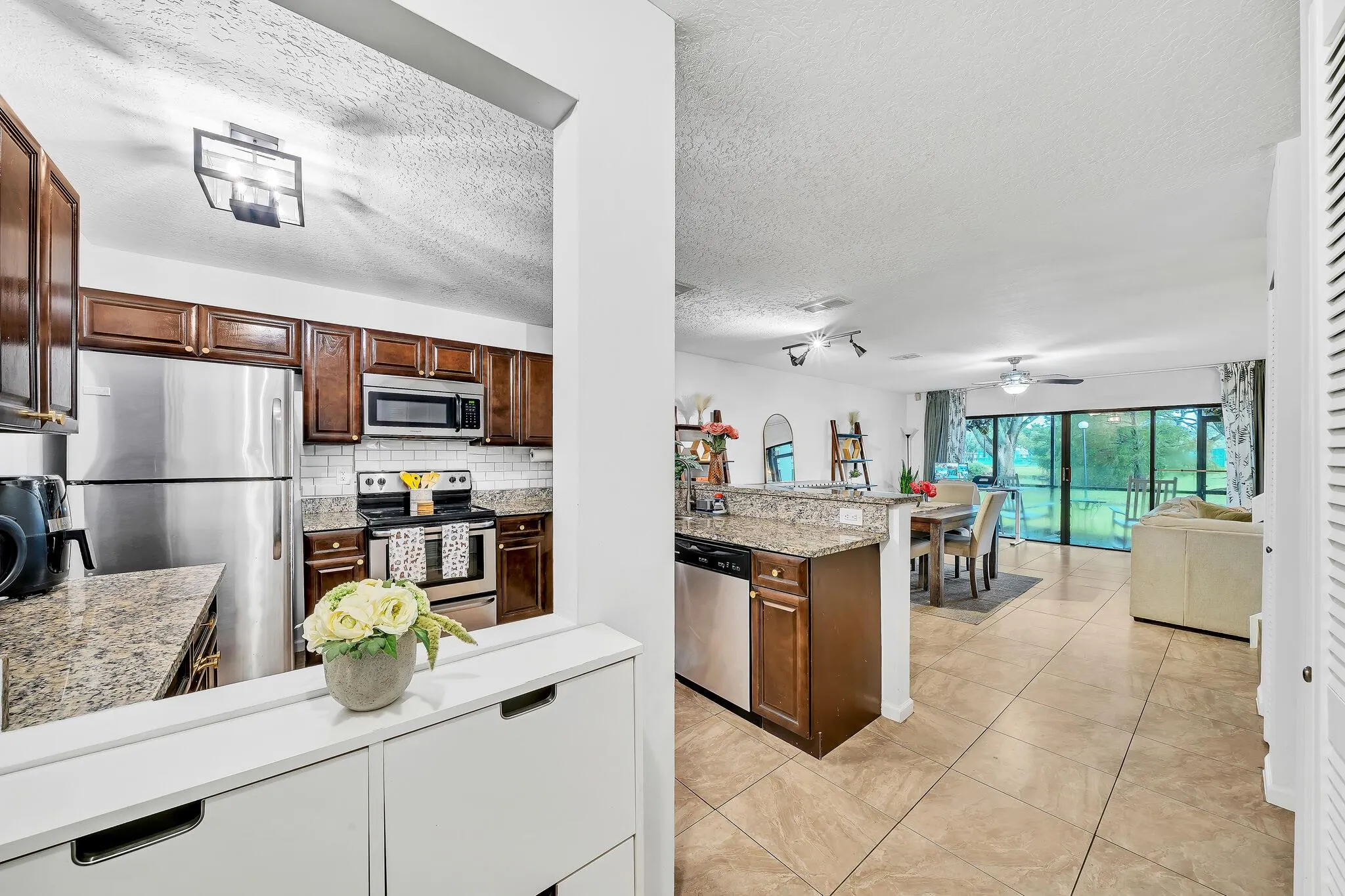 1627 Woodbridge Lakes Circle