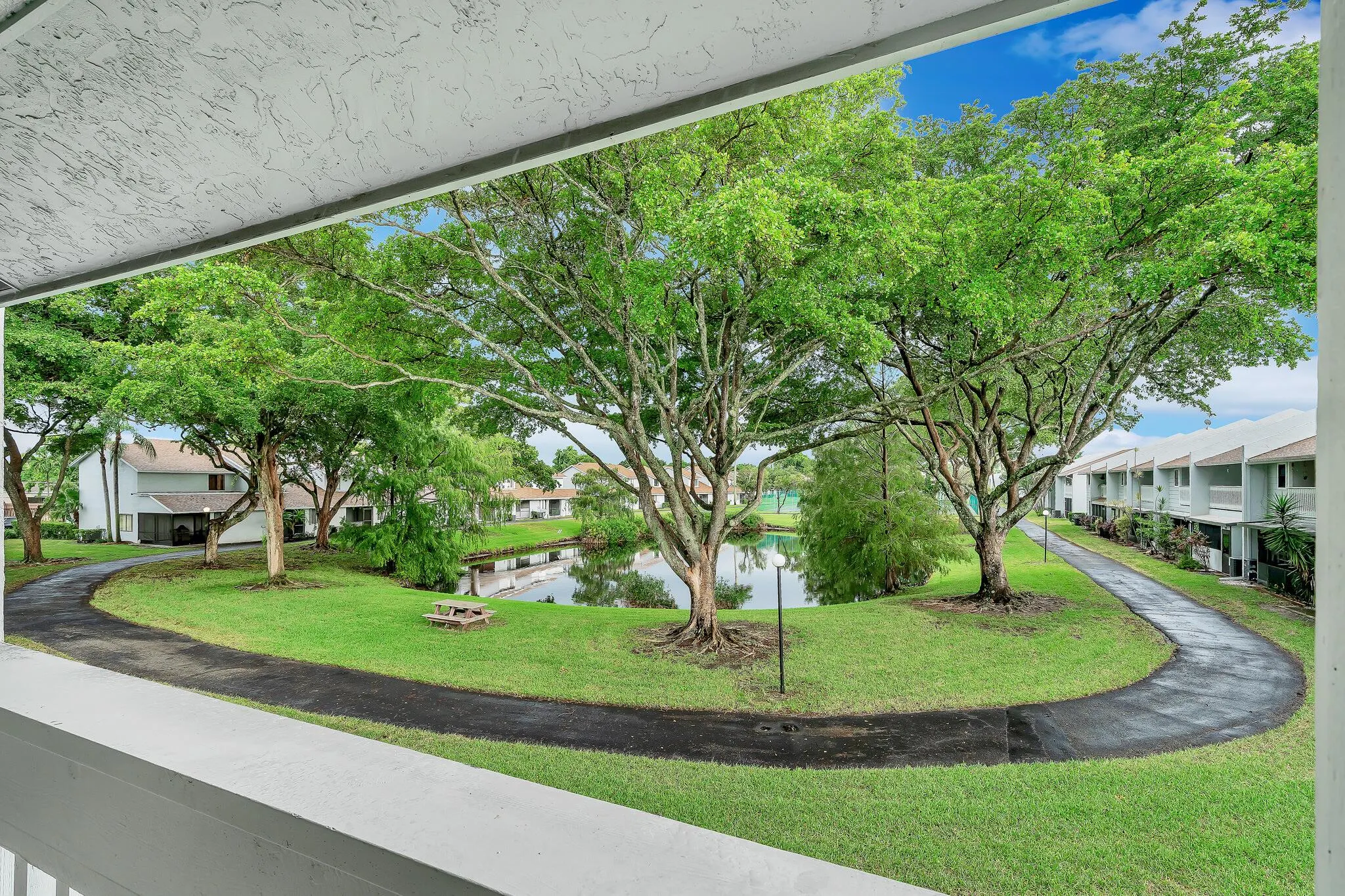 1627 Woodbridge Lakes Circle