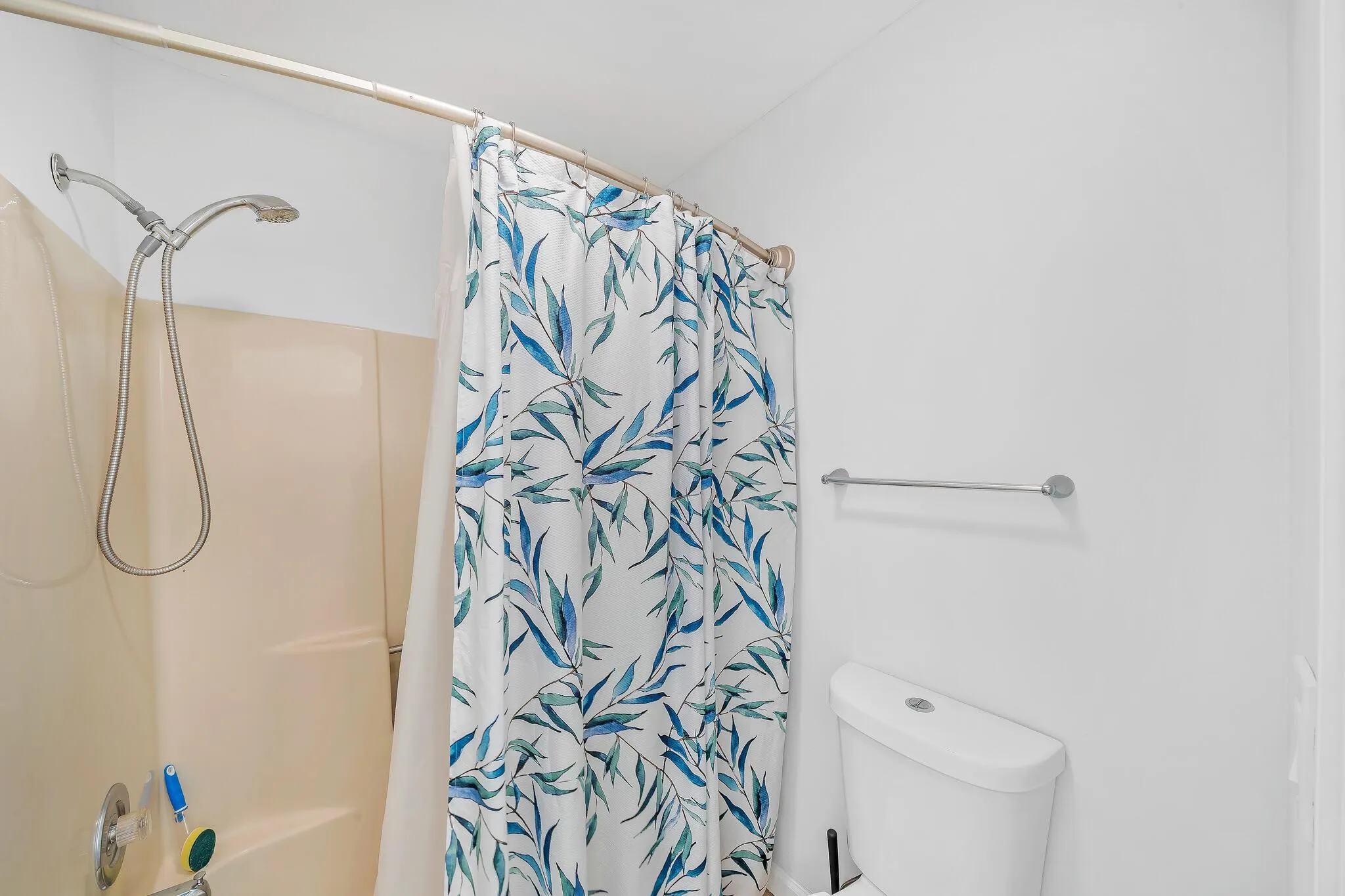 1627 Woodbridge Lakes Circle
